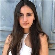 Soy una chica que adora a los niños y ayudarles a aprender, no soy profesora titulada pero me gustaria seguir ayudando a aprender.